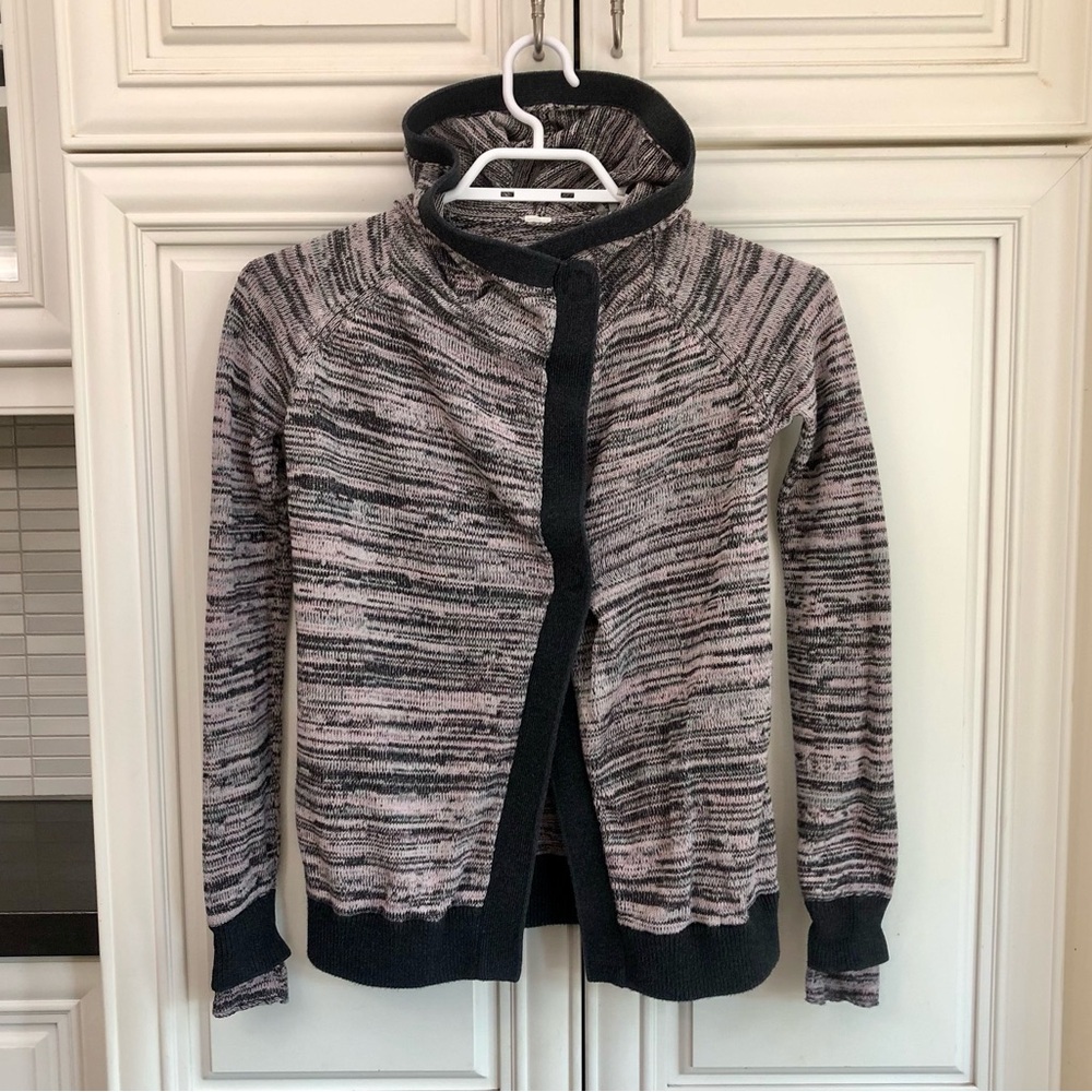 SIZE 6 - Ivivva by Lululemon girl’s cardigan sweater